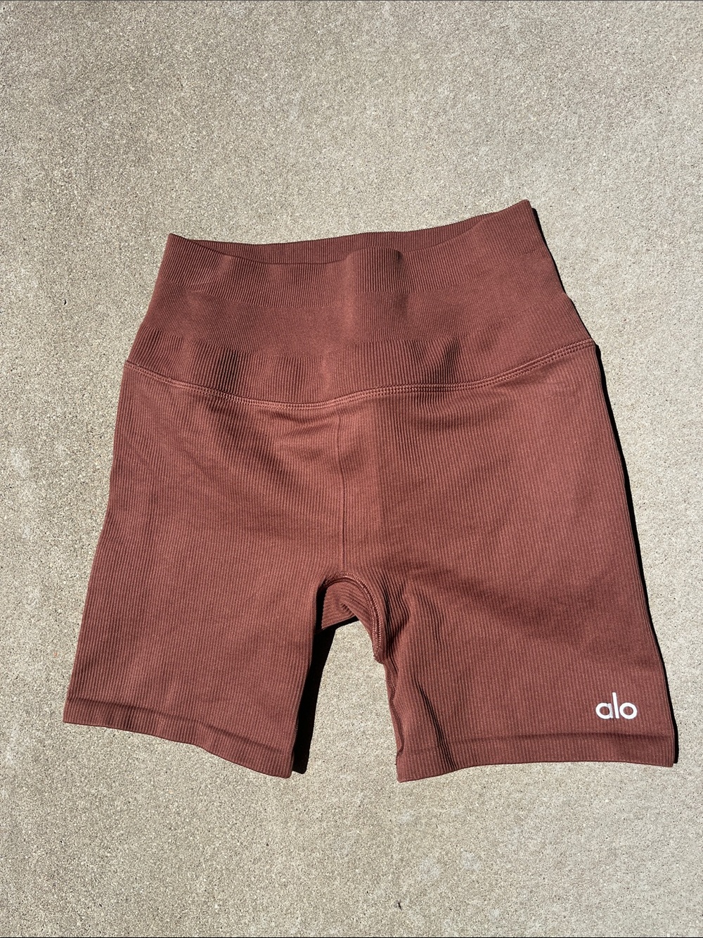 Alo Yoga Ribbed Shorts - Chestnut